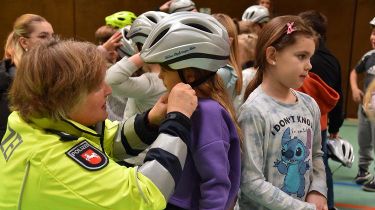 kindersitz fahrrad vorne gebraucht auvstar Vorne,Mountainbike Kindersitz,Schnellspanner,Kinder Fahrradsitz mit Pedalen,Kinderfahrradsitz für Cityräder,Falträder,Geeignet für Kinder im Alter von 1 bis 6 Jahren Sport & Freizeit Size:Large/Medium Master-Lock Fahrradschloss 8190EURDPRO, Kabelschloss, coconut water