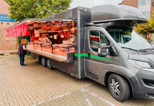 wochenmarkt-uetersen-fleischerei-kilb-geht-rose-kommt