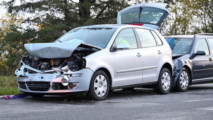 Drei Beschädigte Fahrzeuge Nach Unfall Nahe Sieverstedt | SHZ