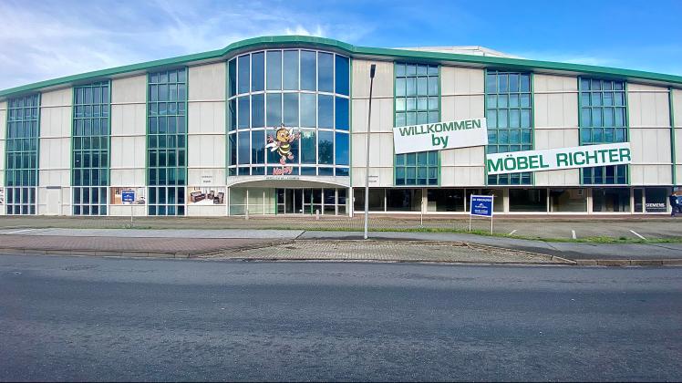 Möbelhaus Richter und Sportcenter gehören jetzt der Gemeinde Holm