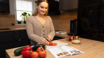 Wallenhorst: Ernährungsberaterin Marina Briede veröffentlicht erstes Kochbuch und kocht 