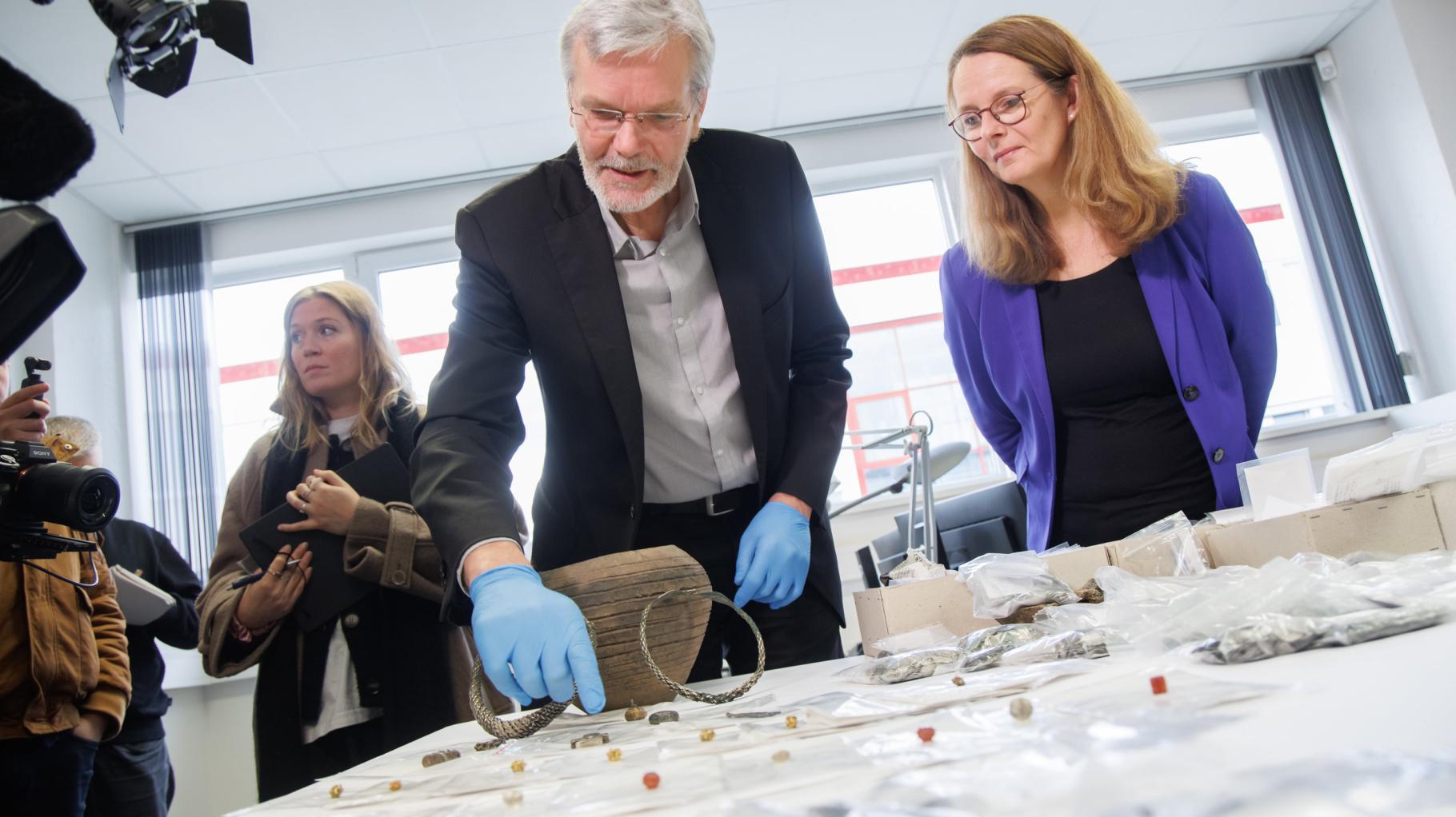 Großer Silberschatz mit 6000 Münzen auf Rügen entdeckt