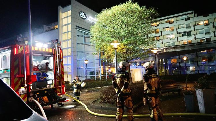 feuer-in-seniorenheim-in-wedel-vollalarm-f-r-die-wehr