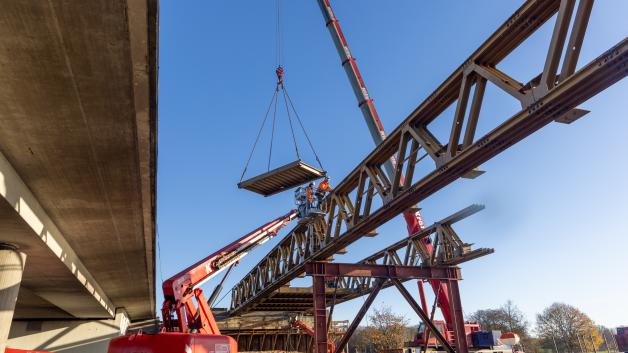 A7-Sperrung Bei Bordesholm: So Wird Die Behelfsbrücke Eingesetzt | SHZ