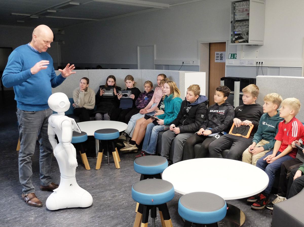 KI in Geestlandschule Kropp/Erfde Plattdeutsch lernen mit Roboter