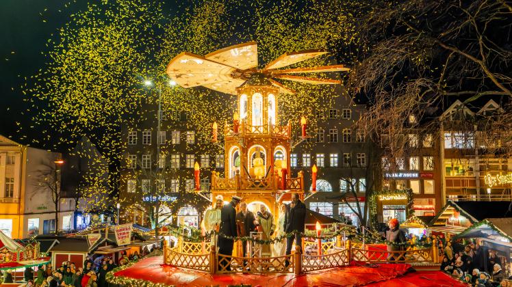 Eröffnung des Flensburger Weihnachtsmarktes auf dem Südermarkt.  - 27.11..2023 - Foto Marcus Dewanger