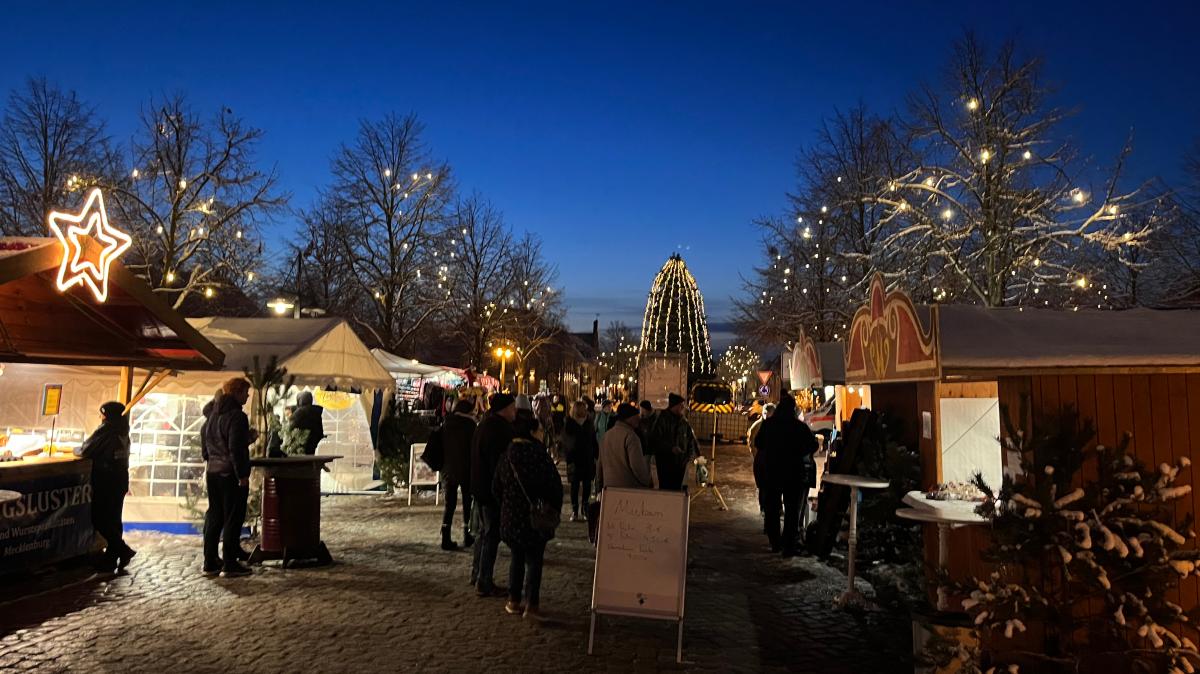 Adventsmarkt in Ludwigslust mit Glühwein und Punsch eröffnet | SVZ