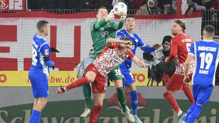 1. Fußball-Bundesliga: Elitärer Kreis aus Neumünster wird größer