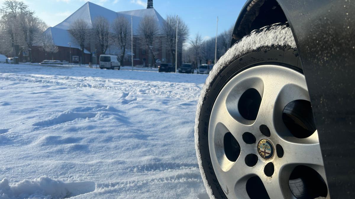 Schnee auf dem Autodach – mit diesen Strafen müssen Sie rechnen
