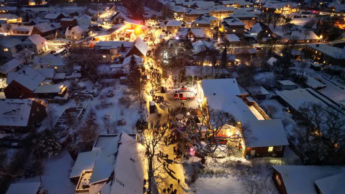 Das Weihnachtsdorf Wanderup 2023 bei Schnee von oben  SHZ