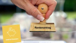 Eine Hand mit Stempel, Frauenhand, Aufschrift:Rentenantrag