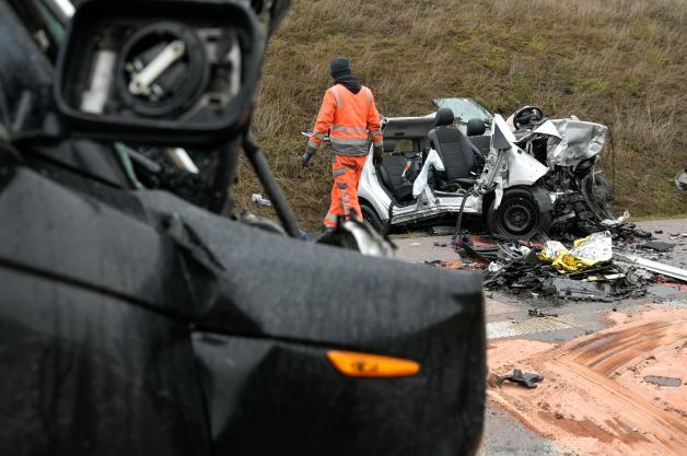 Falschfahrer Verursacht Schweren Unfall Auf A38 – Drei Tote | NOZ