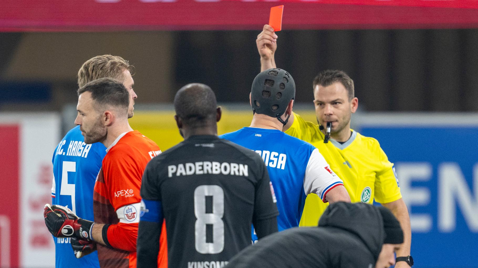 Hansa verliert in Paderborn 0:3 und Markus Kolke durch rote Karte
