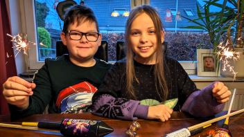 Zwillinge aus Boostedt, Tyler (links) und Jacy, freuen sich auf das kommende Jahr. 