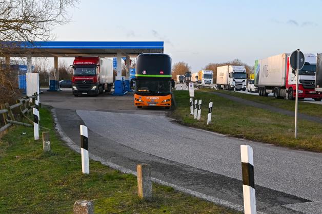Fehmarnsundbrucke Gesperrt Aktuell Chaos Auf Der Insel Was Tun Bei Sperrung