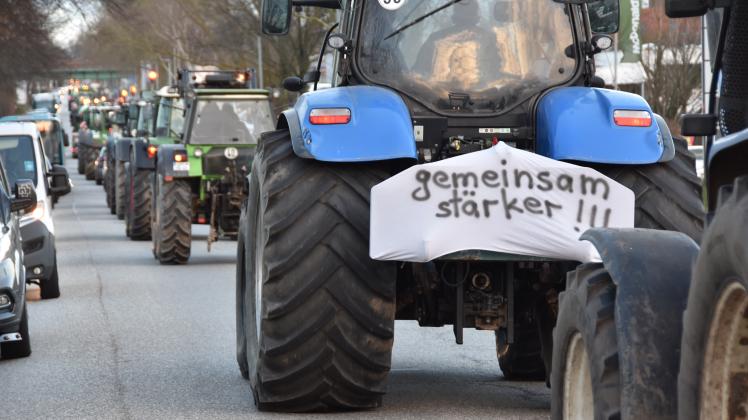 Protest: Trecker-Demo legt Verkehr in Neustadt und Umgebung lahm
