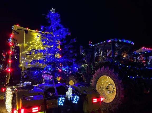 Bunte Lichter, ernste Botschaft: Weihnachtliche Traktoren tuckern durch  Rhein-Berg - Rundschau Online