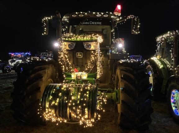 Bunte Lichter, ernste Botschaft: Weihnachtliche Traktoren tuckern durch  Rhein-Berg - Rundschau Online