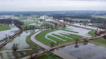 Hochwasser in Osnabrück. Landesgrenze NDS / NRW. Blick Hase rechts Kanal mit Hollager Yacht Hafen. Autgenommen von der Hollager Str. 