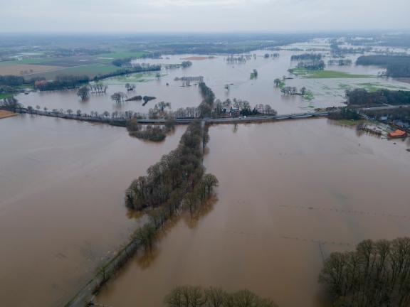 Bilder Aus Der Luft: So Sieht Das Hochwasser Im Emsland Am 27. Dezember ...