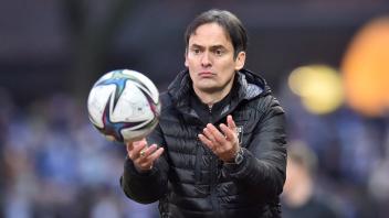 Fuﬂball - 3. Liga - 20. Spieltag - SV Meppen - Hallescher FC am 08.08.2021 in der H‰nsch-Arena in Meppen Trainer Floria