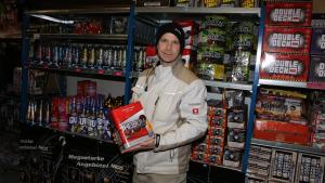 Die Feuerwerks-Garage in Schenefeld ist bei Raketen- und Böllerfans in ganz Norddeutschland bekannt.