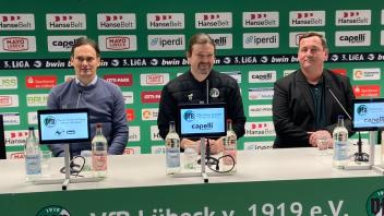 Florian Schnorrenberg (v.l.), Pressesprecher Christian Jessen und Sportvorstand Sebastian Harms