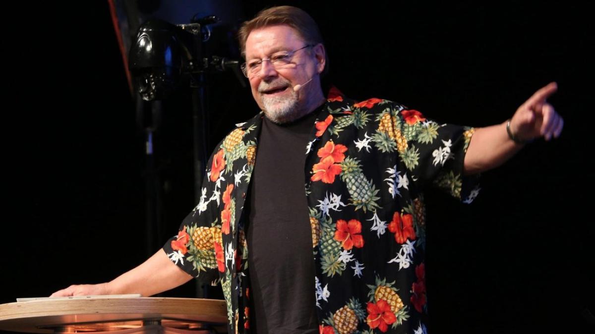 Komiker Jürgen von der Lippe tritt in Eckernförder Stadthalle auf
