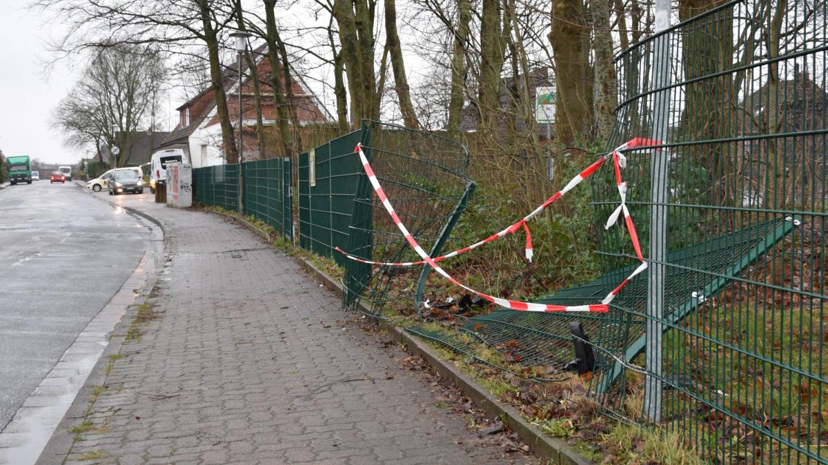 Zaun Durch Sturm Kaputt Wer Zahlt Büdelsdorf: Zaun der Astrid-Lindgren-Schule kaputt gefahren