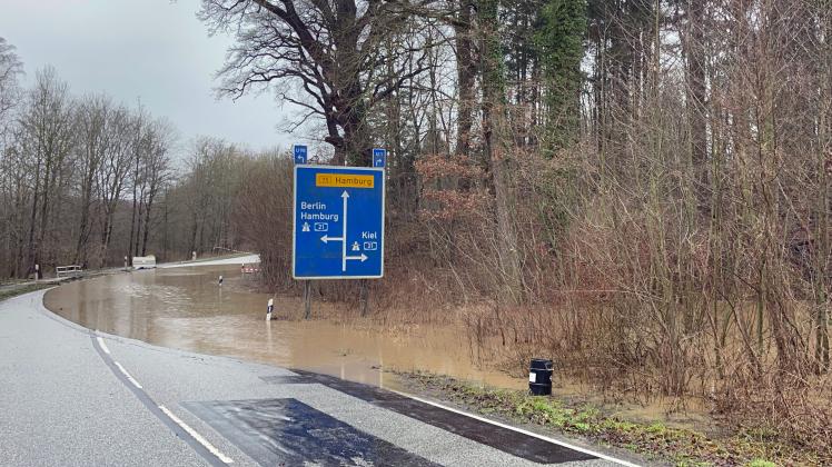 Suche nach HochwasserUrsache B75 bei Blumendorf weiter gesperrt