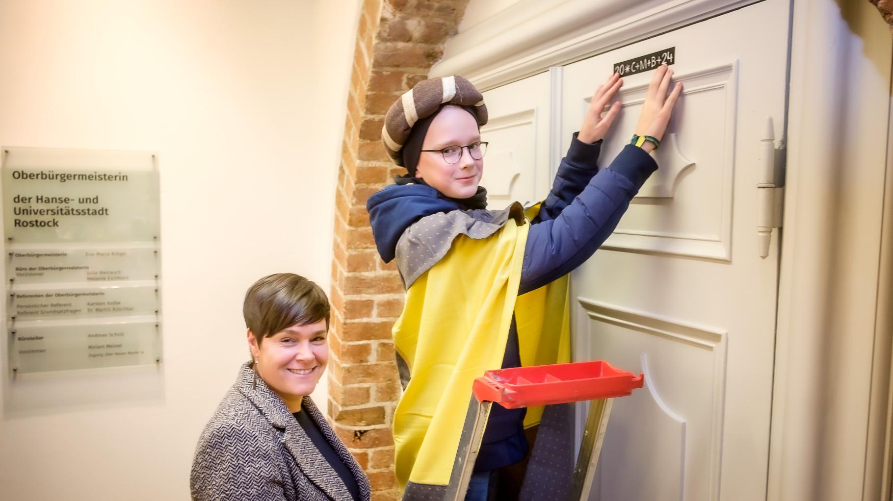 Sternsinger bringen Segen in das Rostocker Rathaus