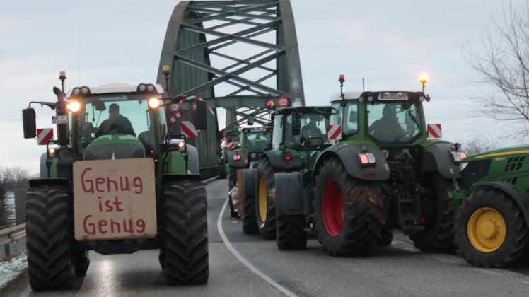 Bauernprotest in NF: Trecker versperren Straßen und Brücken