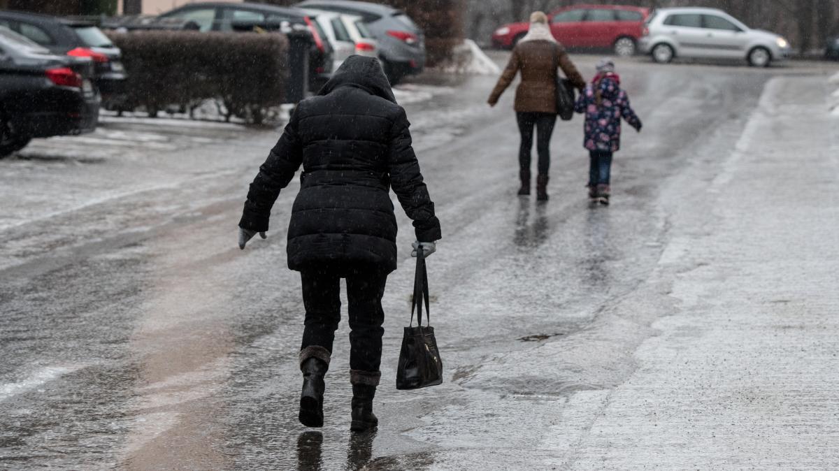 Gl-tte-Wer-entscheidet-in-der-Region-Osnabr-ck-ber-einen-Schulausfall-