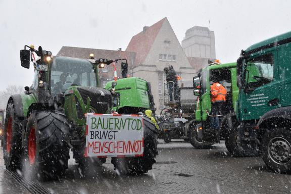 Bauernprotest: Die Fotos Von Der Demo Am Delmenhorster Rathaus | DKO