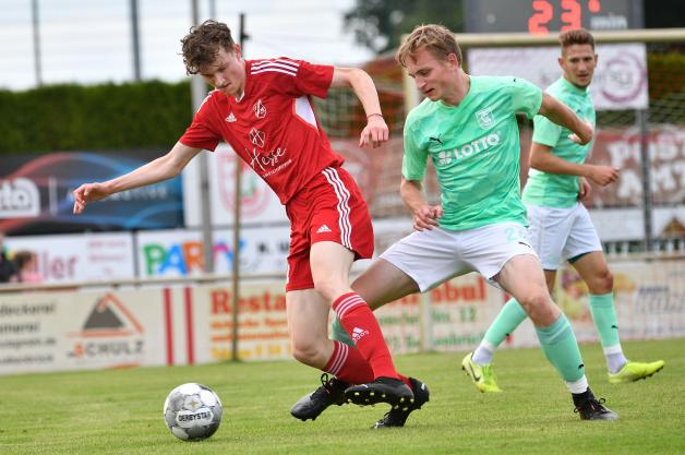 Alfhausener Fußballer Johannes Hedemann betreibt Sportmarketing