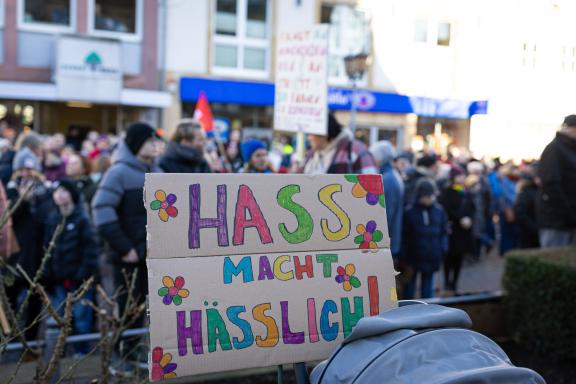 In vielen Bildern Die Sprüche und Plakate der Demo gegen rechts in Melle