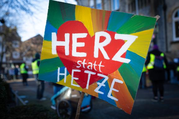 In vielen Bildern Die Sprüche und Plakate der Demo gegen rechts in Melle