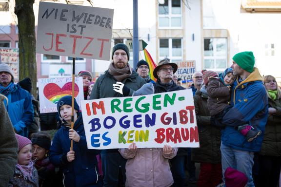 In vielen Bildern Die Sprüche und Plakate der Demo gegen rechts in Melle