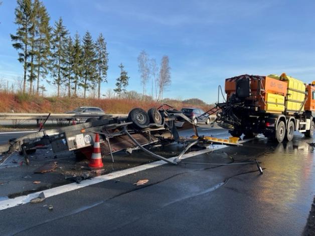 Sperrung Der A24 Und 200.000 Euro Schaden: Lkw Fährt Auf Hänger | SVZ