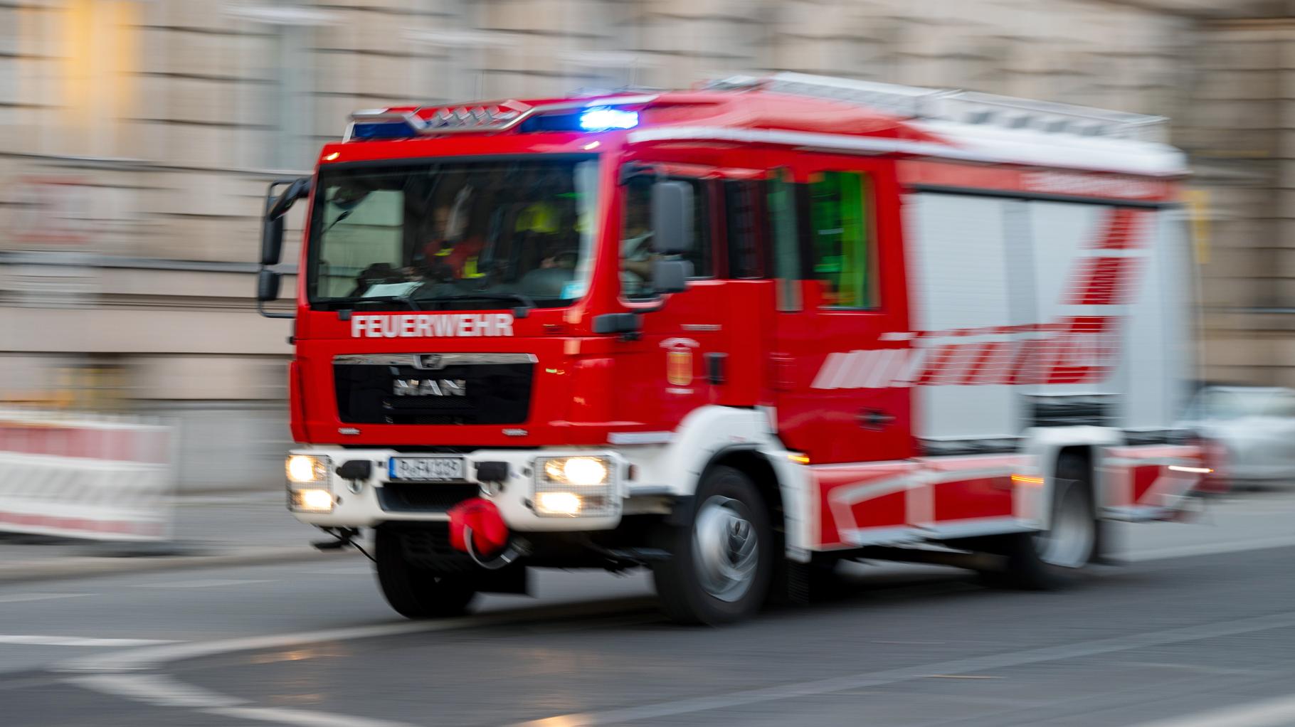 Unbekannte legen Feuer in Rostocker Mehrfamilienhaus