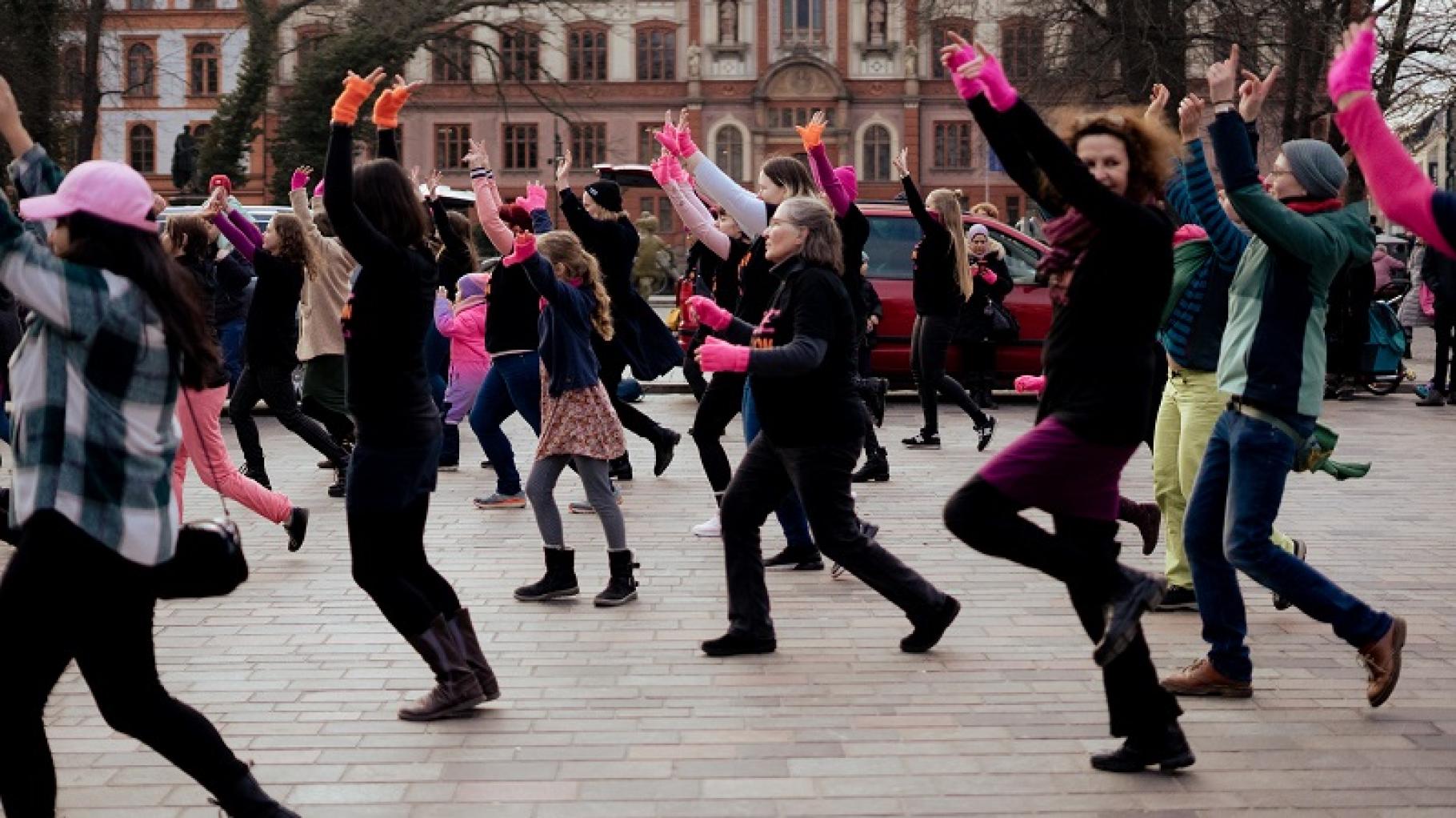 One Billion Rising – Tanzprotest gegen Gewalt in Rostock, Neubrandenburg, Wismar und Schwerin