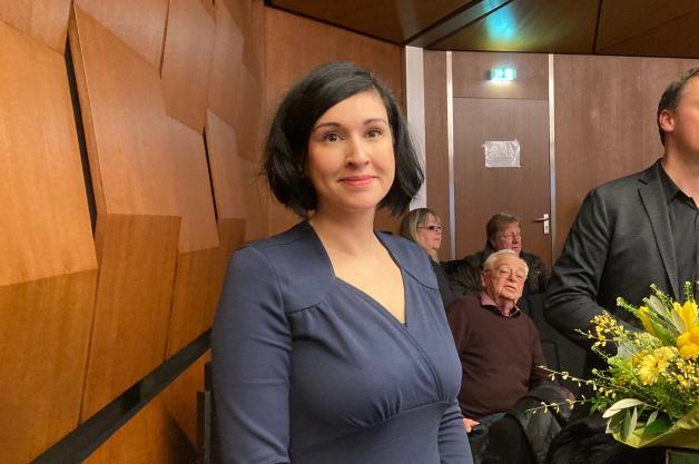 Flensburg Stadträtin Noosha Aubel Dominiert Ob Wahl In Potsdam Zieht Sie Bald Um - jr8lr61