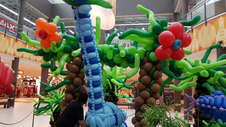 HolstenGalerie Neumünster Ausstellung Magische Ballonwelten SHZ