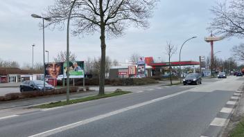 Die Geschäfte und Firmen wie der Hagebaumarkt an der Kieler Straße 399 sollen während der Bauarbeiten erreichbar bleiben.