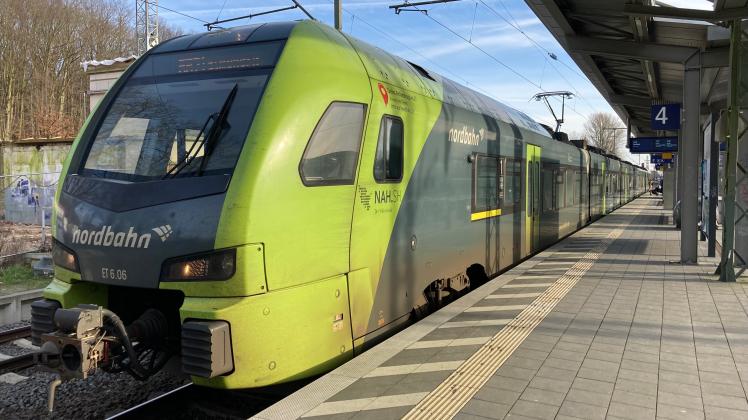 Von den Bauarbeiten sind vor allem die Züge der Nordbahn betroffen. Zwischen dem 29. März bis 15. April fallen diese zwischen Hamburg, Pinneberg und Elmshorn aus. Stattdessen sollen Busse verkehren.