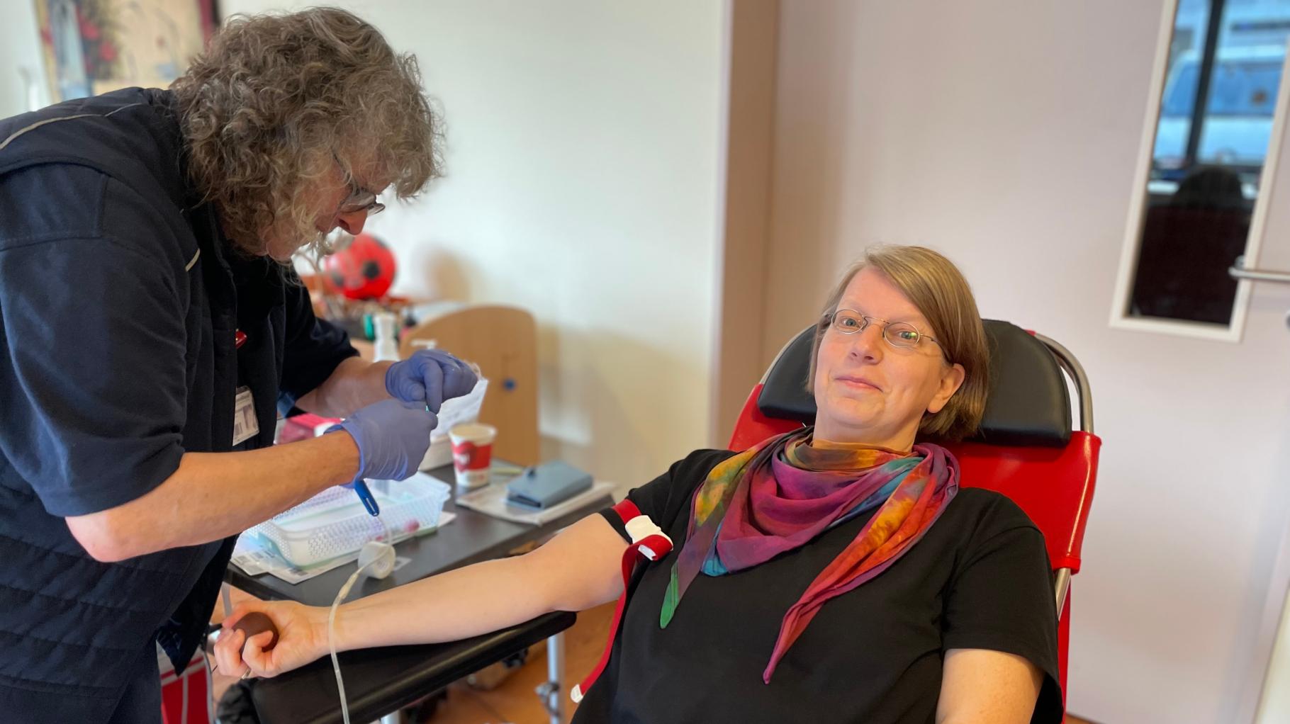 Bützowerin Ute Kubeler spendet zum 100. Mal Blut