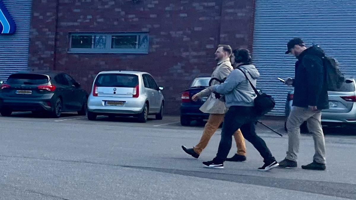 Meinhard Müller von der CDU filmt bei Demo in Grevesmühlen NNN