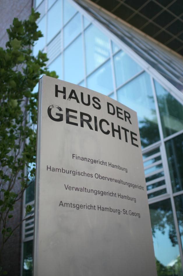 Mieterin Wohnung leergeräumt: Giftiger Prozess in Hamburg
