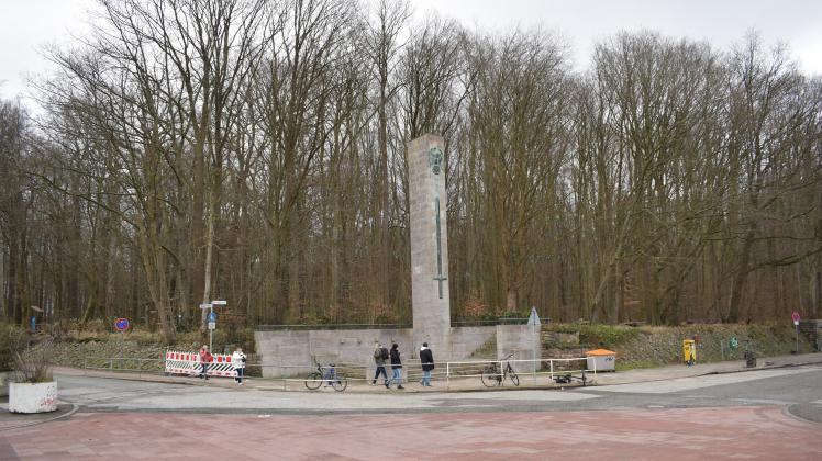 Mahnmal für Nazi-Stele in Pinneberg: 60.000 Euro Spende geknackt | SHZ