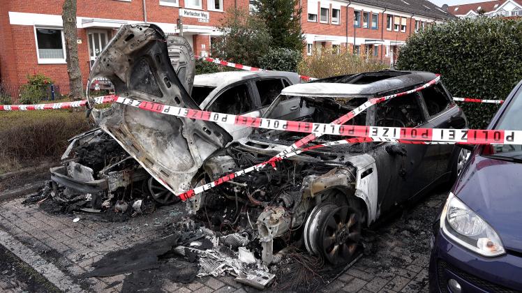 Brandstiftung Wahrscheinlich: Wieder Brennende Autos In Bremen | DKO